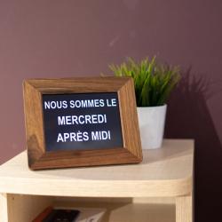 Horloge digitale avec habillage bois