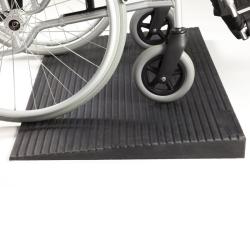 Rampe de seuil en caoutchouc droite - 7,4 cm*2 - Norme ERP - Caoutchouc - Poids max supporté : - 1000 kg