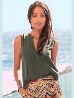 Débardeur encolure en v dégagée, couleur vert, taille 48, marque LASCANA - helline