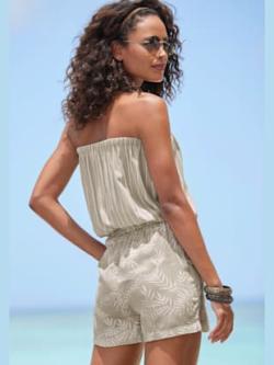 Combinaison courte élastique à l'encolure, couleur vert, taille 44, marque LASCANA - helline