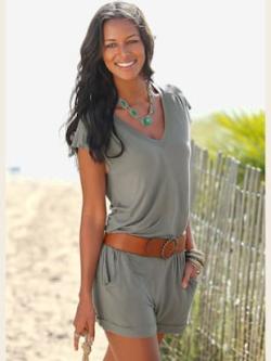 Jolie combinaison jambes courtes, couleur vert, taille 46, marque LASCANA - helline