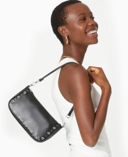 Sac pochette avec clous et œillets métalliques