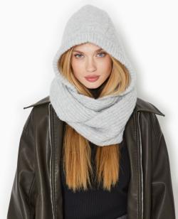 Tour de cou avec capuche intégrée