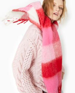 Box cadeau avec grande écharpe à carreaux