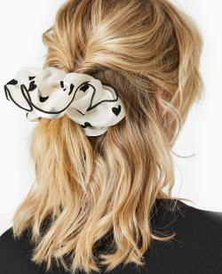 Chouchou motif cœurs avec pochette cadeau