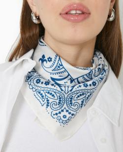 Foulard à motifs en tissu satiné