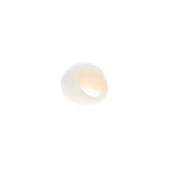 Bague en résine écru