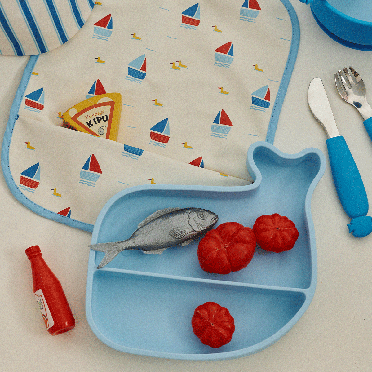 Assiette en silicone bleu clair baleine compartiments - Petit Matelot