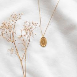 Collier médaillon gravé lettre X