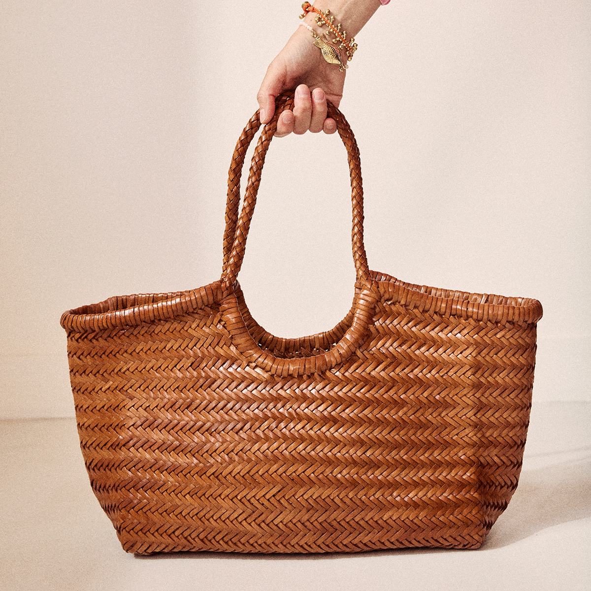Sac panier en cuir tressé marron fait main - Pooja