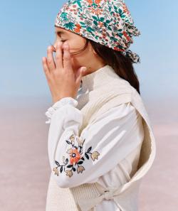 Foulard fille en coton imprimé fleuri rouge et vert avec pompoms - TU