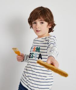 T-shirt garçon en fibres recyclées à rayures avec message brodé - 2 A