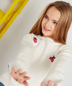 Pull fille blanc en fibres recyclées avec fraises et fleurs brodées - 12 A