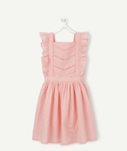 La robe rose ajourée à volants - 5 A