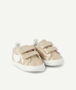 Chaussons type baskets couleur dorée motifs coeurs bébé fille - 6-12 M