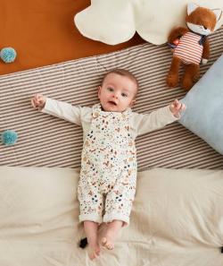Salopette bébé en fibres recyclées imprimée écureuils et forêt - 0 M