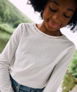 T-shirt fille en coton bio blanc avec détails ajourés - 5 A