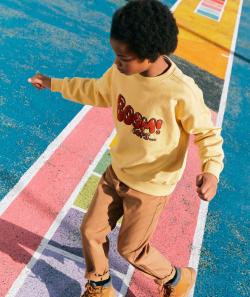 Sweat garçon en fibres recyclées jaune avec message en bouclettes - 8 A