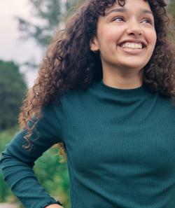 T-shirt manches longues fille en coton biologique côtelé vert - S