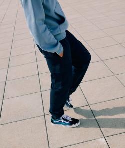 Jogging garçon en fibres recyclées bleu marine avec poches - M