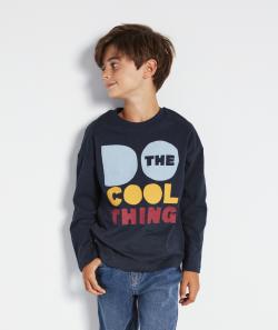 T-shirt garçon en coton bio bleu marine avec message coloré - 5 A