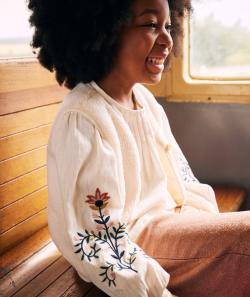 Blouse fille avec fleurs brodées et détails pailletés - 6 A