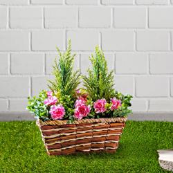Panier avec fleurs artificielles