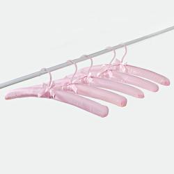 Cintres en satin rembourrés, rosé