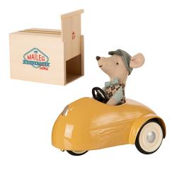 Souris en voiture avec son garage - Jaune - Maileg